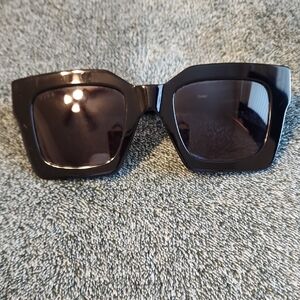 Diff Eyewear Black Oversized Sunglasses